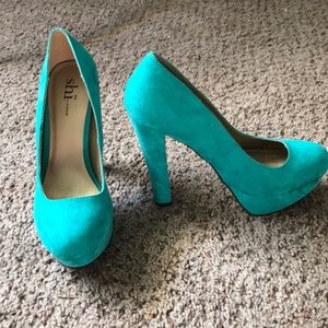 Shi high heel shoe